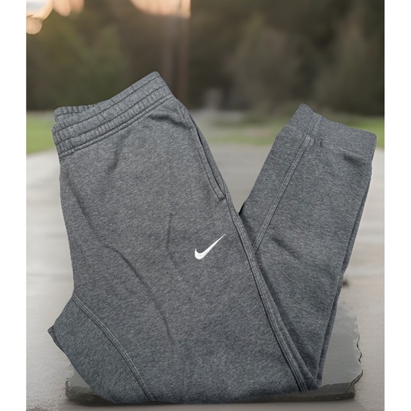 Nike Joggers Men's M Gray Sweatpants‎ Club Fleece Tapered Drawstrings EUC - Picture 1 of 10